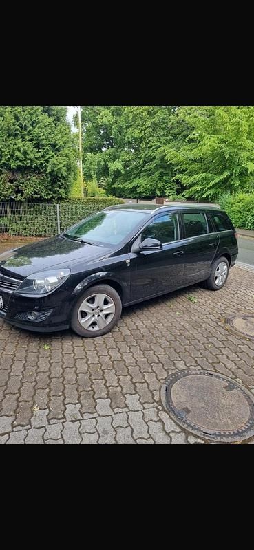 Gebraucht Opel Astra 90 PS (66 kW) 2010 Schwarz Kombi