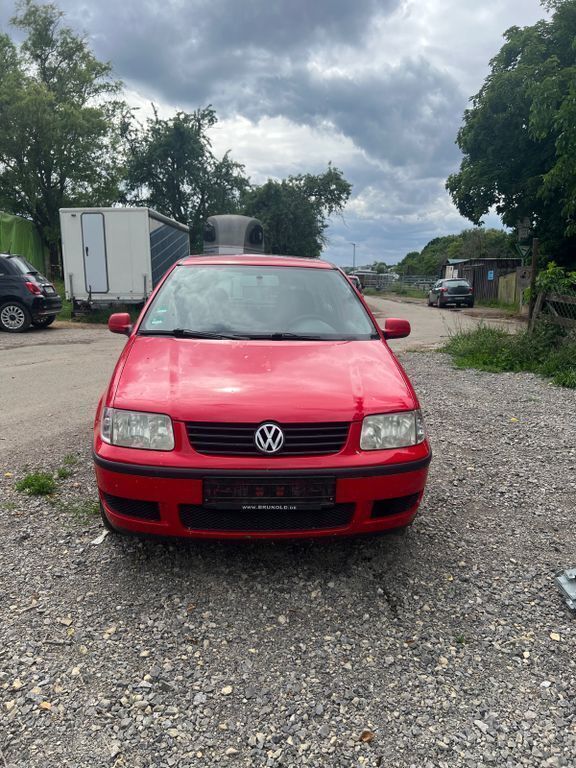 Rot Gebraucht 2000 VW Polo Limousine | 550 € (Guter Preis) - Bild 1/4