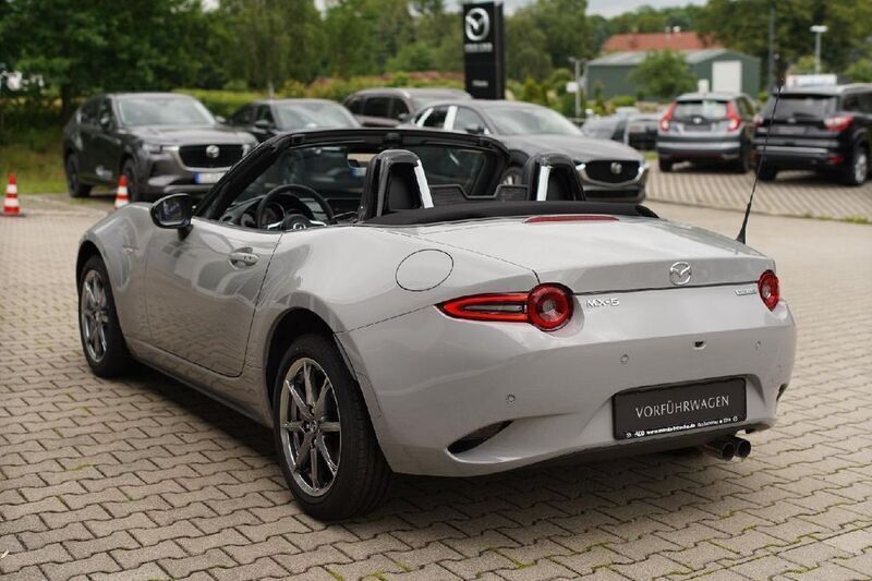 Neu Mazda MX5 Exclusive-Line 132 PS (97 kW) 2025 Grau Cabrio