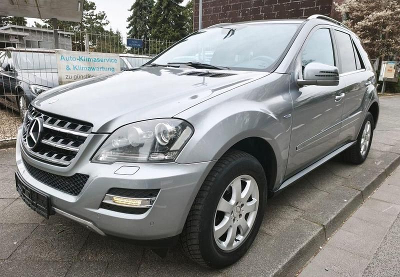 Gebraucht Mercedes ML350 211 PS (155 kW) 2010 Silber SUV