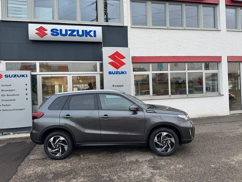 Neu Suzuki Vitara Comfort+ 110 PS (80 kW) 2026 Grau SUV
