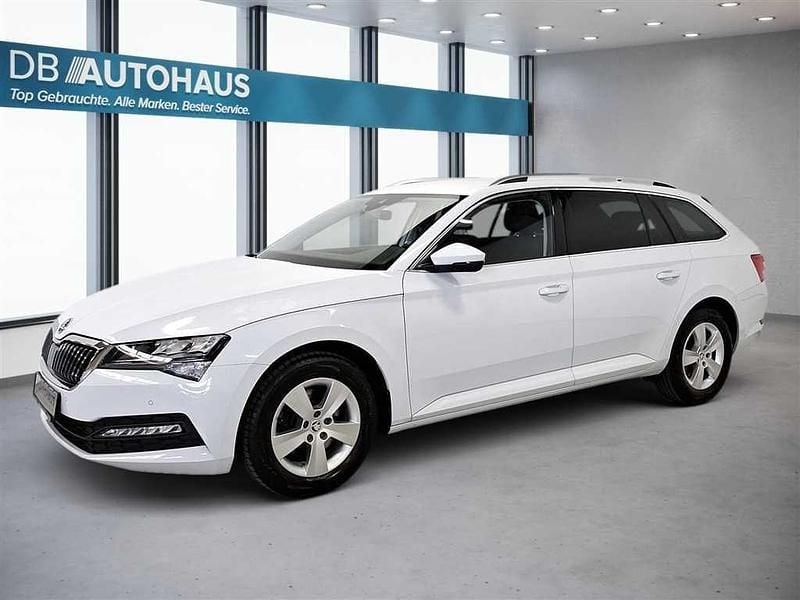 Weiß Gebraucht 2022 Skoda Superb Ambition Kombi | 23.990 € (Fairer Preis) - Bild 1/4
