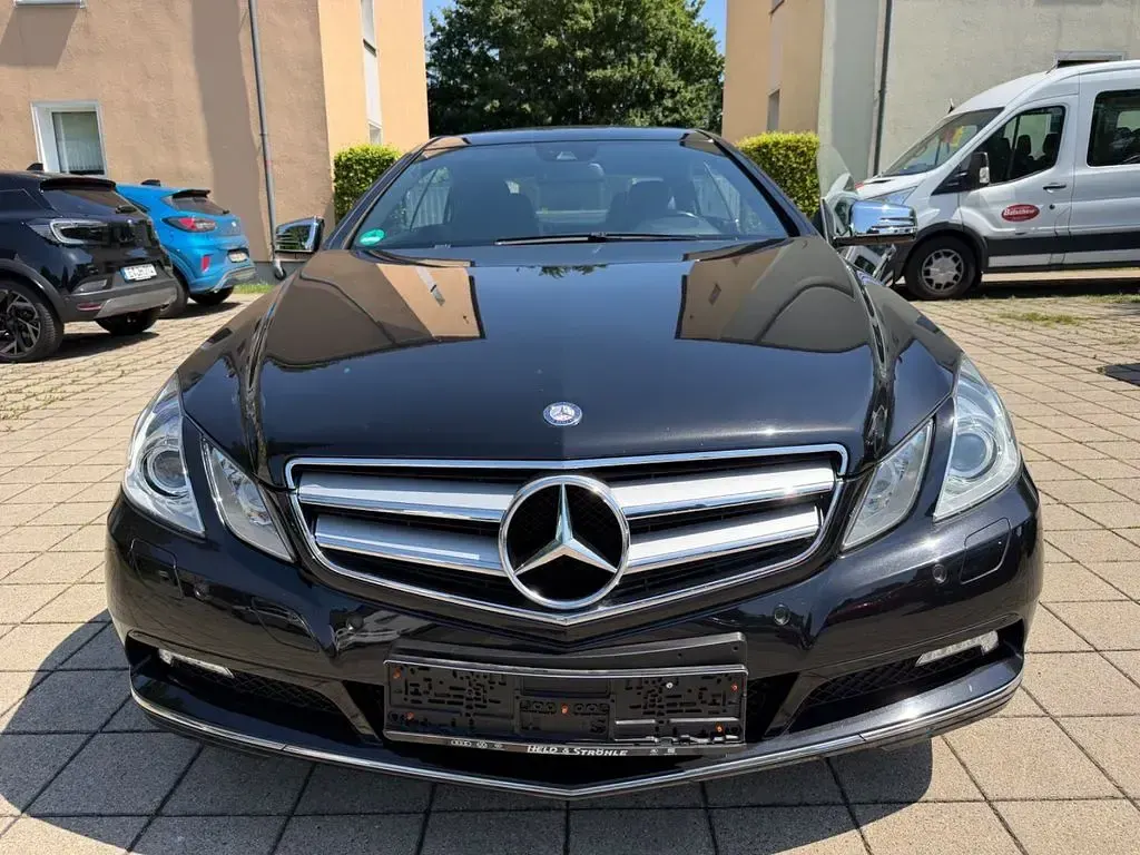 Gebraucht Mercedes E250 Avantgarde 204 PS (150 kW) 2010 Schwarz Coupé
