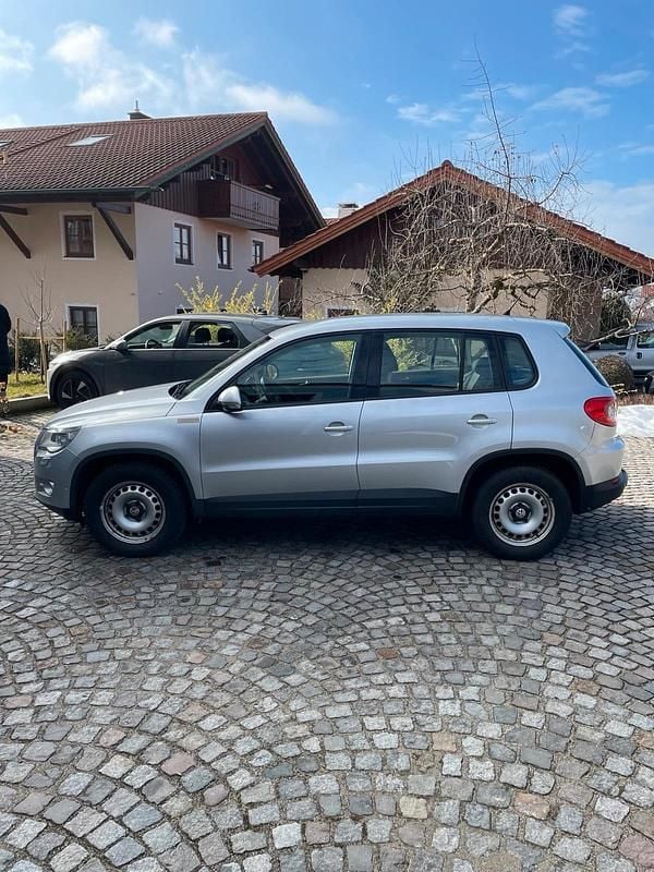 Gebraucht VW Tiguan 140 PS (102 kW) 2009 Silber SUV