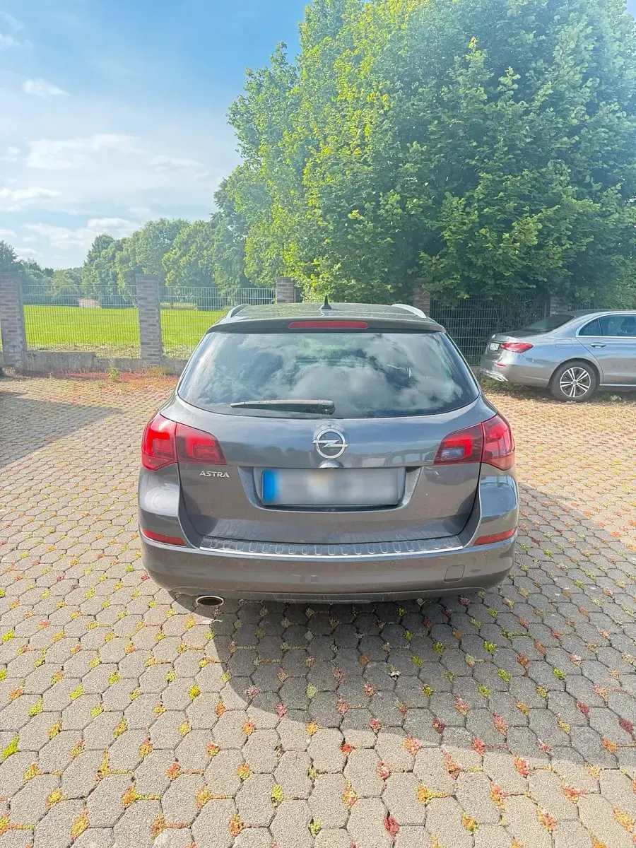Gebraucht Opel Astra 165 PS (121 kW) 2011 Grau Kombi
