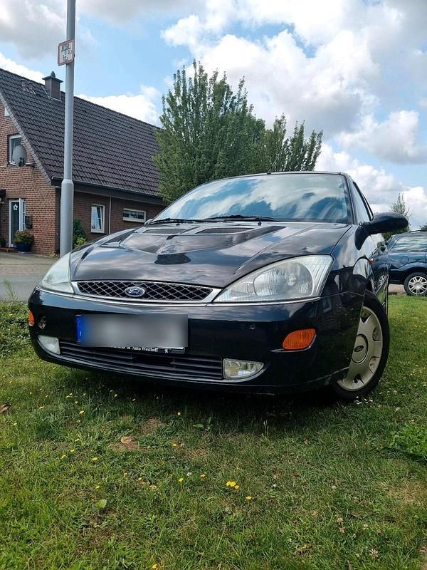 Schwarz Gebraucht 2000 Ford Focus Limousine | 999 € (Fairer Preis) - Bild 1/4