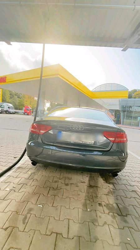 Grau Gebraucht 2011 Audi A5 Coupé | 12.000 € (Etwas zu teuer) - Bild 1/4