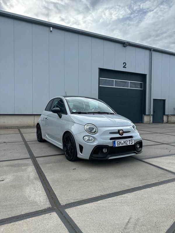 Grau Gebraucht 2019 Fiat 500 Abarth Kleinwagen | 16.900 € - Bild 1/4