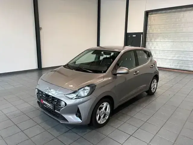 Gebraucht Hyundai i10 Trend 84 PS (61 kW) 2023 Grau Kleinwagen