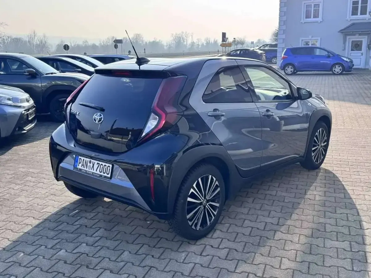 Gebraucht Toyota Aygo X Basis 72 PS (52 kW) 2025 Grau SUV