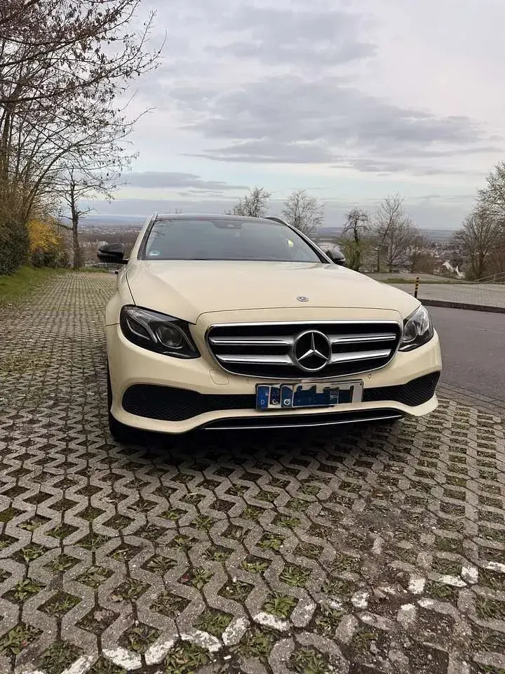 Gebraucht Mercedes E220 Avantgarde 194 PS (142 kW) 2018 Kombi
