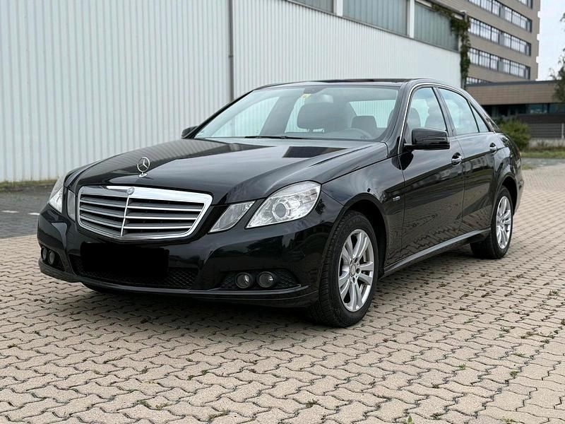 Schwarz Gebraucht 2009 Mercedes E220 Limousine | 5.500 € (Superpreis) - Bild 1/4