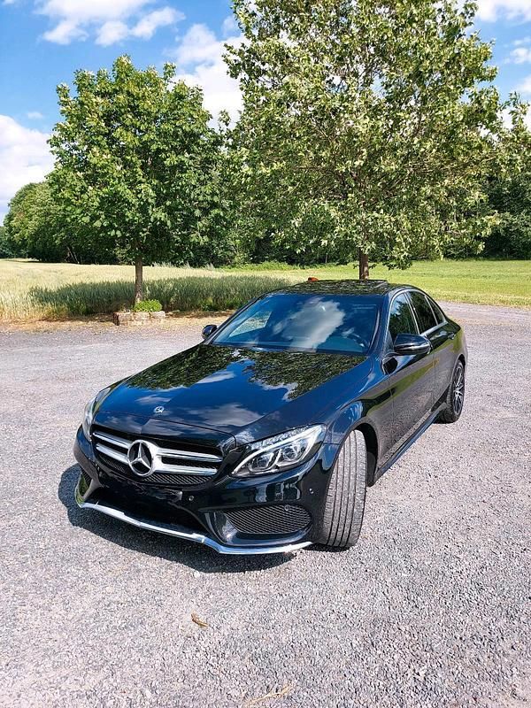 Schwarz Gebraucht 2018 Mercedes C180 AMG line Limousine | 20.900 € (Fairer Preis) - Bild 1/4
