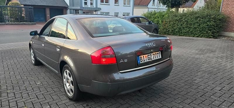 Grau Gebraucht 1999 Audi A6 Limousine | 1.400 € (Guter Preis) - Bild 1/4
