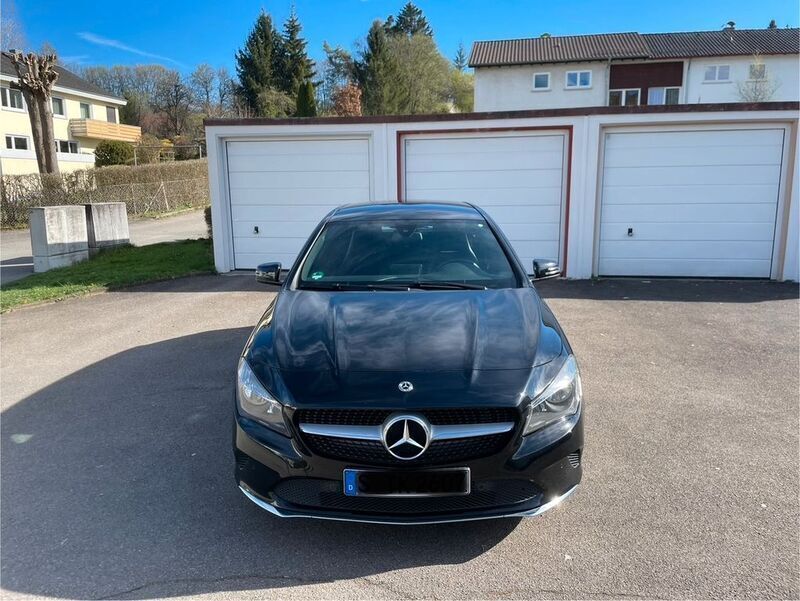 Schwarz Gebraucht 2018 Mercedes CLA220 Limousine | 17.000 € (Guter Preis) - Bild 1/4