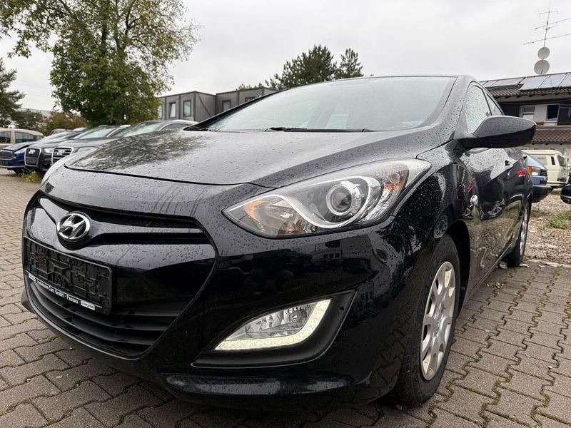 Schwarz Gebraucht 2013 Hyundai i30 Limousine | 2.999 € (Superpreis) - Bild 1/4