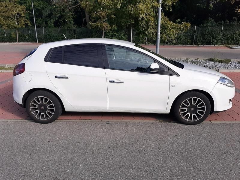 Weiß Gebraucht 2012 Fiat Bravo Kleinwagen | 4.999 € - Bild 1/4