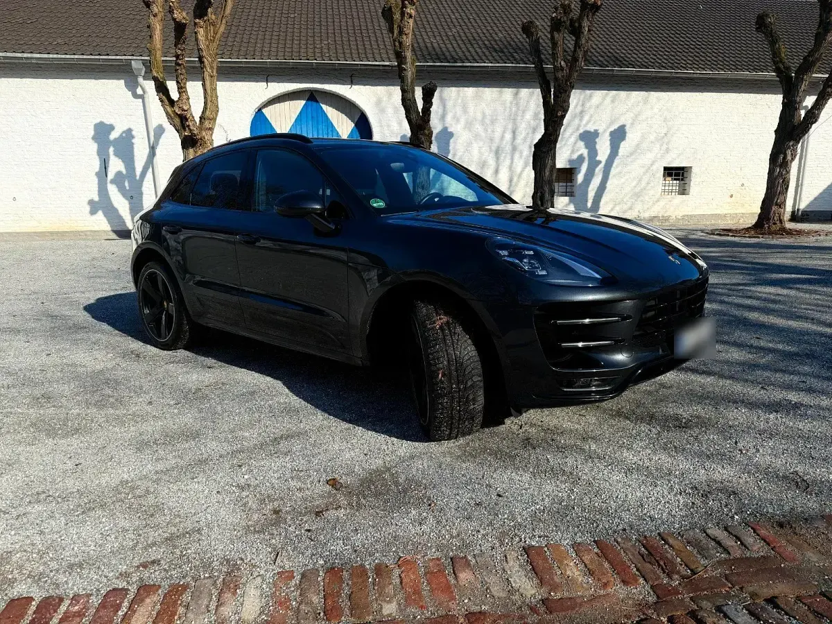 Gebraucht Porsche Macan Turbo 440 PS (323 kW) 2017 Grau SUV