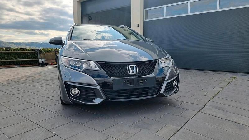 Grau Gebraucht 2016 Honda Civic Kombi | 12.500 € (Fairer Preis) - Bild 1/4