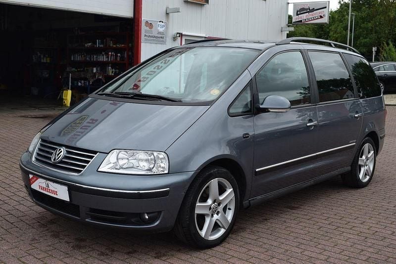 Grau Gebraucht 2009 VW Sharan United Van / Kleinbus | 4.490 € (Fairer Preis) - Bild 1/4