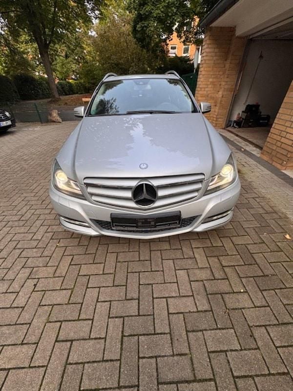Silber Gebraucht 2013 Mercedes C200 Avantgarde Kombi | 12.500 € (Fairer Preis) - Bild 1/4