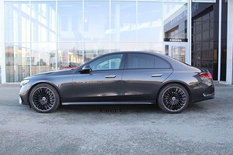 Gebraucht Mercedes E220 AMG 197 PS (144 kW) 2024 Grau Limousine