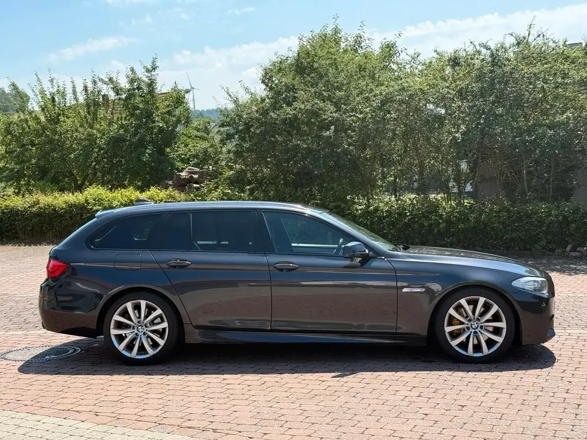 Gebraucht BMW 535 M Sport 299 PS (219 kW) 2011 Grau Kombi
