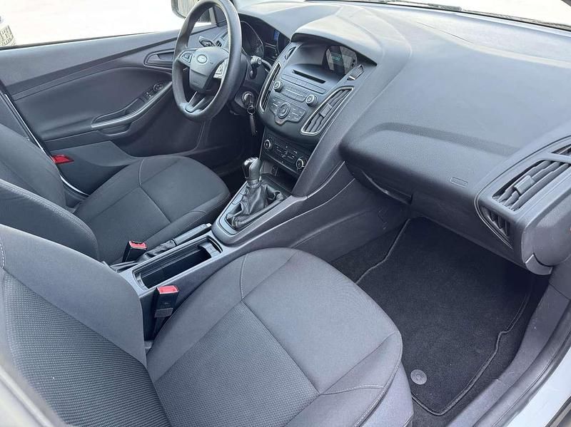 Używany Ford Focus Ambiente 101 KM (74 kW) 2015 Biały Kombi