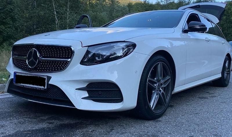 Weiß Gebraucht 2018 Mercedes E220 AMG Limousine | 22.000 € (Superpreis) - Bild 1/4