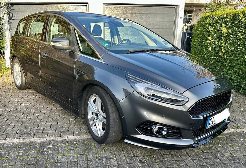 Grau Gebraucht 2017 Ford S-MAX ST-Line Kombi | 17.500 € (Fairer Preis) - Bild 1/4