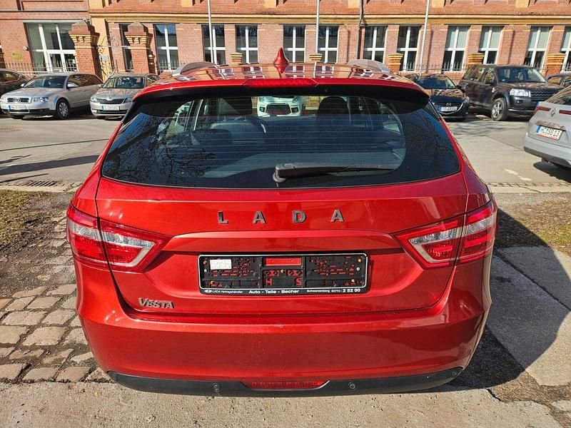 Gebraucht Lada Vesta 106 PS (77 kW) 2018 Orange Kombi