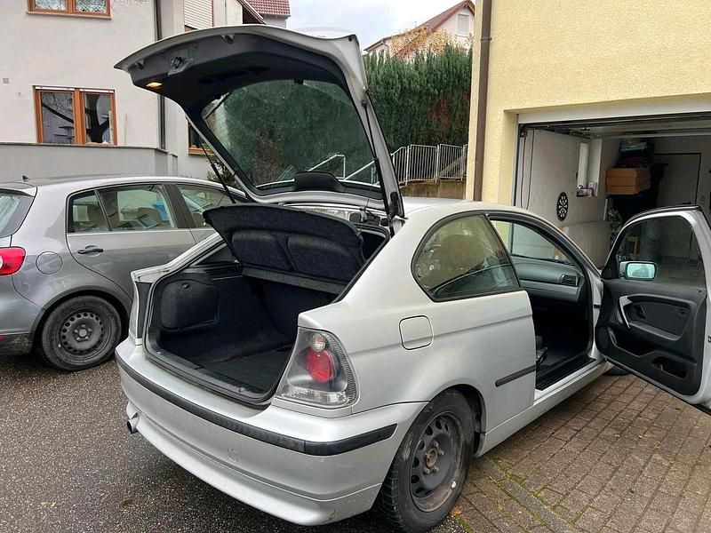 Gebraucht BMW 316 116 PS (85 kW) 2002 Silber Coupé