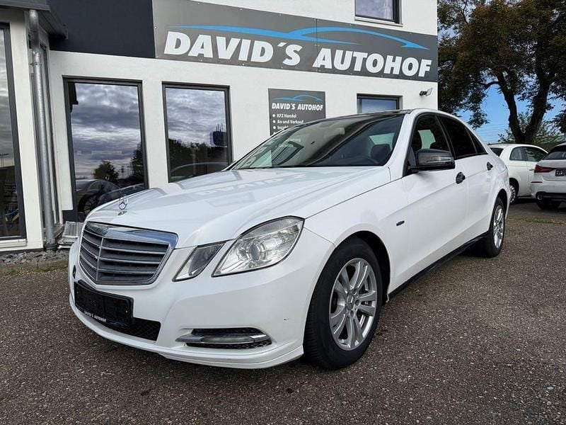 Weiß Gebraucht 2012 Mercedes E200 Limousine | 4.999 € (Superpreis) - Bild 1/4
