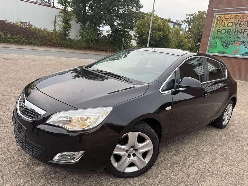 Gebraucht Opel Astra 101 PS (74 kW) 2010 Schwarz Kleinwagen