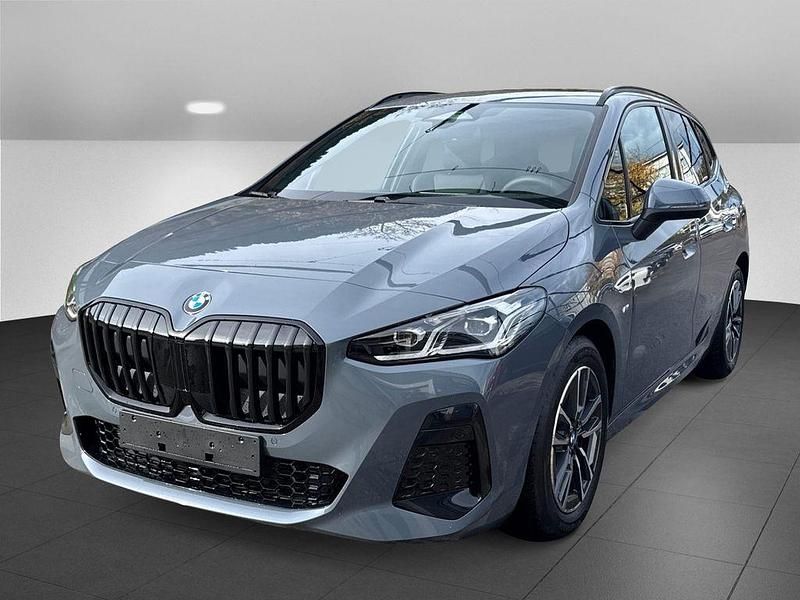 Grau Neu 2025 BMW 220 M Sport Van / Kleinbus | 40.990 € (Fairer Preis) - Bild 1/4