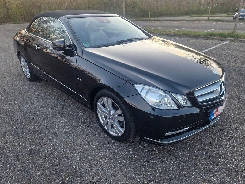 Gebraucht Mercedes E200 Avantgarde 184 PS (135 kW) 2011 Schwarz Cabrio