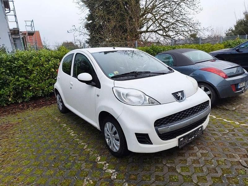 Weiß Gebraucht 2012 Peugeot 107 Access Kleinwagen | 2.800 € (Guter Preis) - Bild 1/4