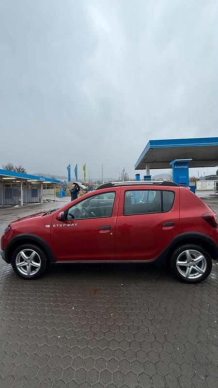 Gebraucht Dacia Sandero Stepway 90 PS (66 kW) 2015 Rot Kleinwagen