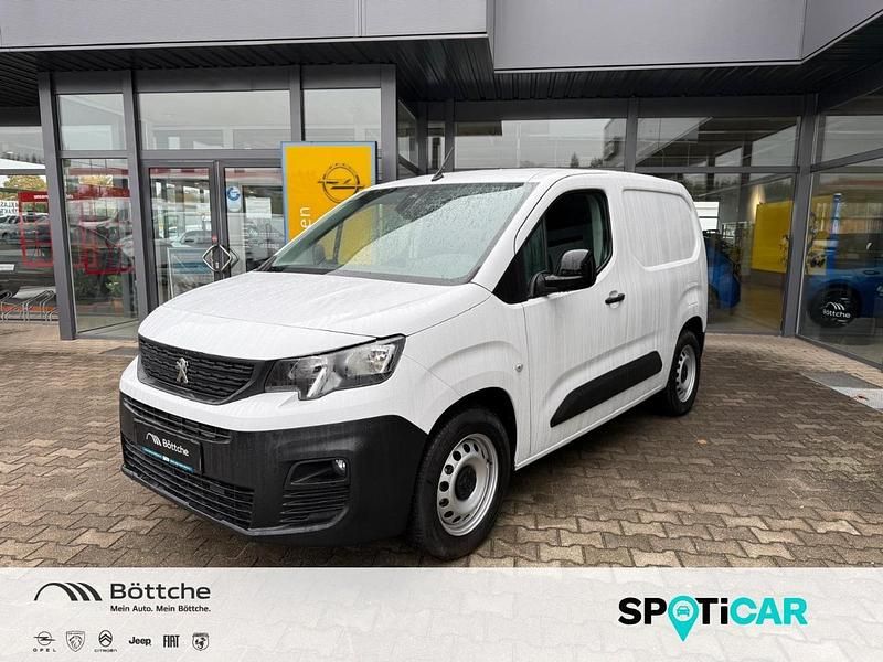 Lackierung weiss icy/typ aussenverkleidung spiegel flach standard Gebraucht 2023 Peugeot E-Partner Premium Van / Kleinbus | 15.990 € - Bild 1/1