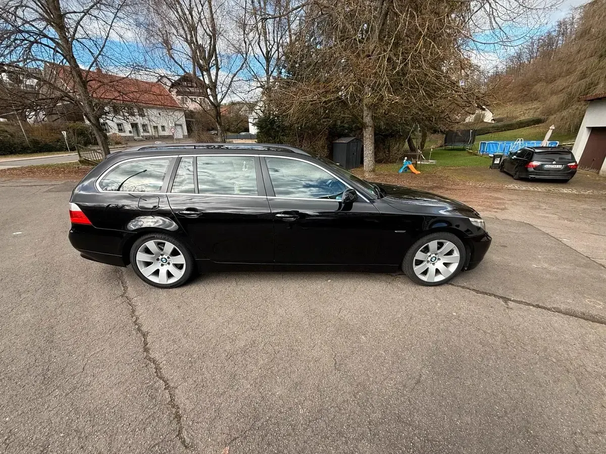 Gebraucht BMW 523 177 PS (130 kW) 2006 Schwarz Kombi