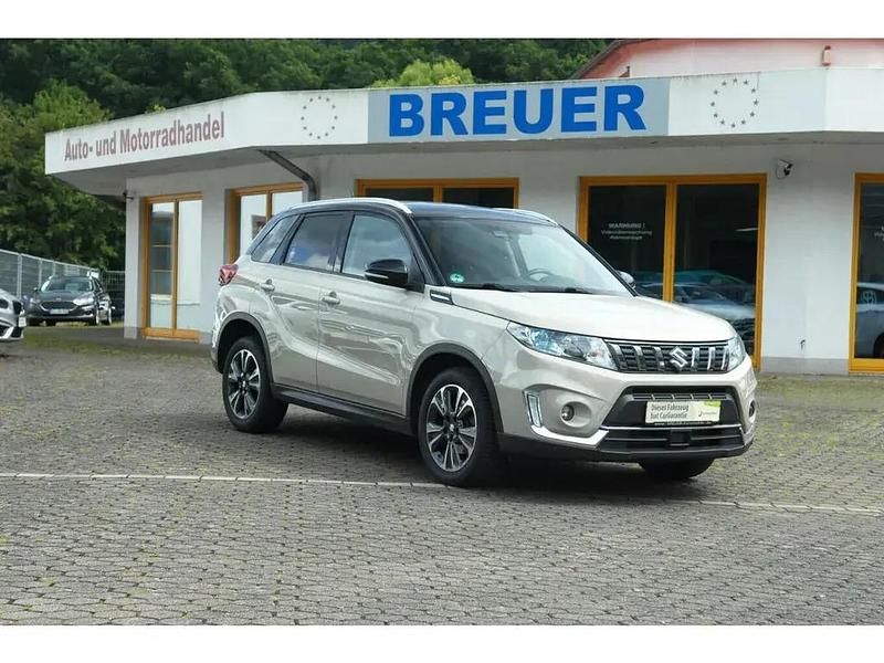 Beige Gebraucht 2020 Suzuki Vitara Comfort+ SUV | 20.680 € (Etwas zu teuer) - Bild 1/4