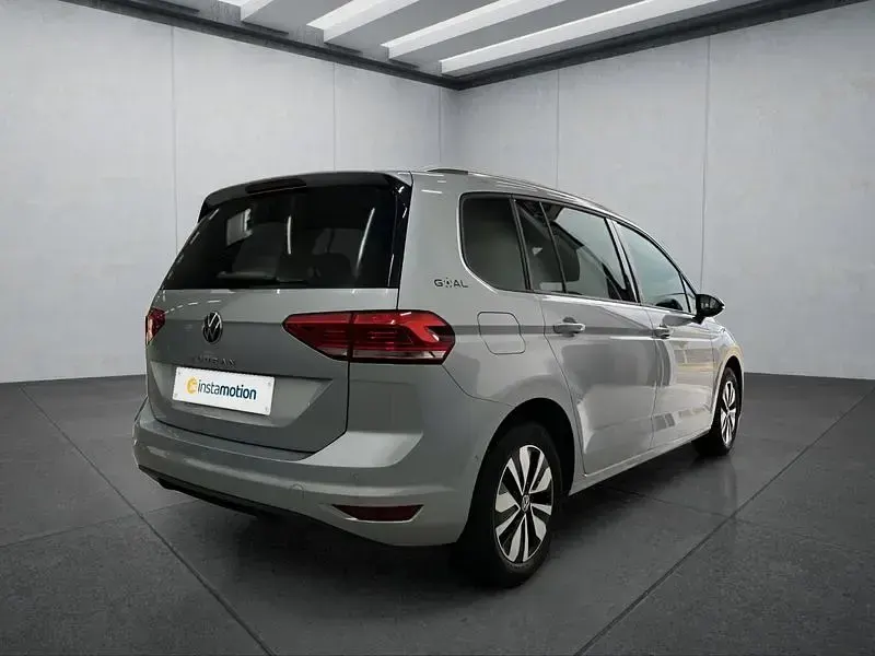 Gebraucht VW Touran 150 PS (110 kW) 2025 Silber Van / Kleinbus