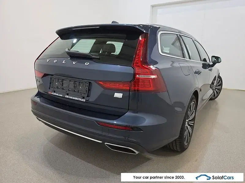 Gebraucht Volvo V60 Inscription 253 PS (186 kW) 2021 Blau Kombi