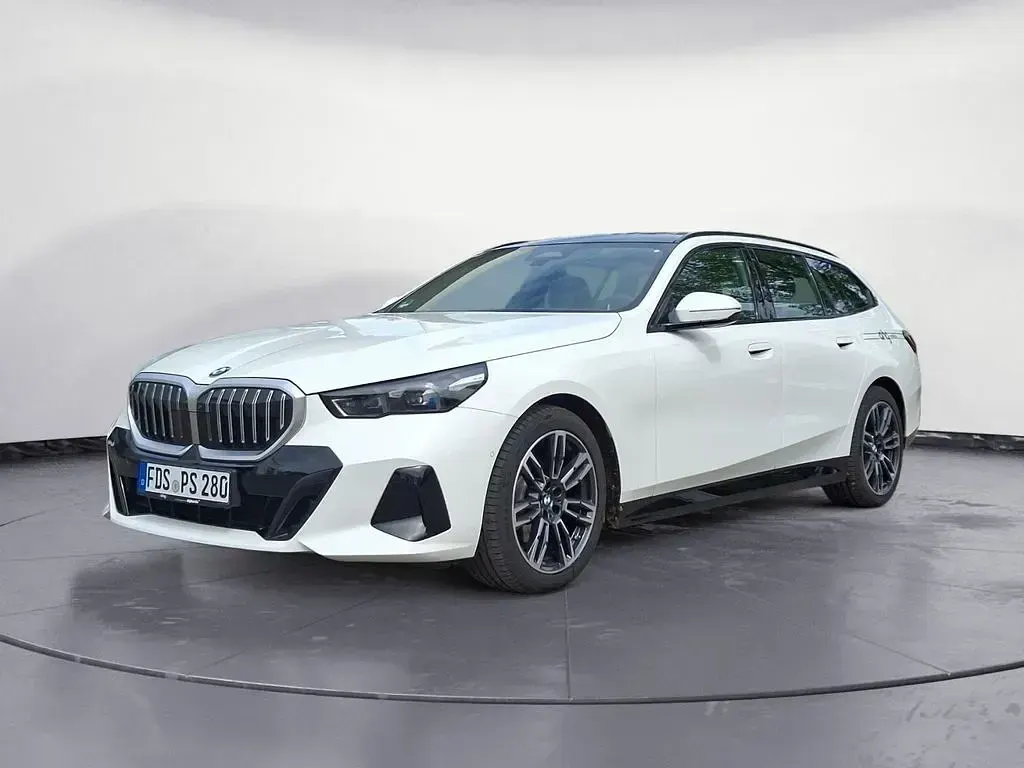 Gebraucht BMW 520 M Sport 197 PS (144 kW) 2026 Weiß Kombi