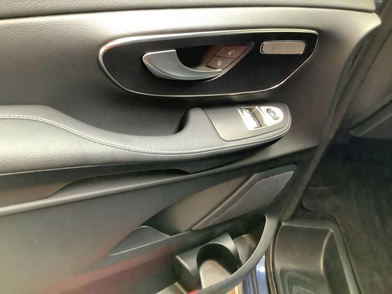 Gebraucht Mercedes EQV300 Avantgarde 150 kW (204 PS) 2023 Blau Van / Kleinbus