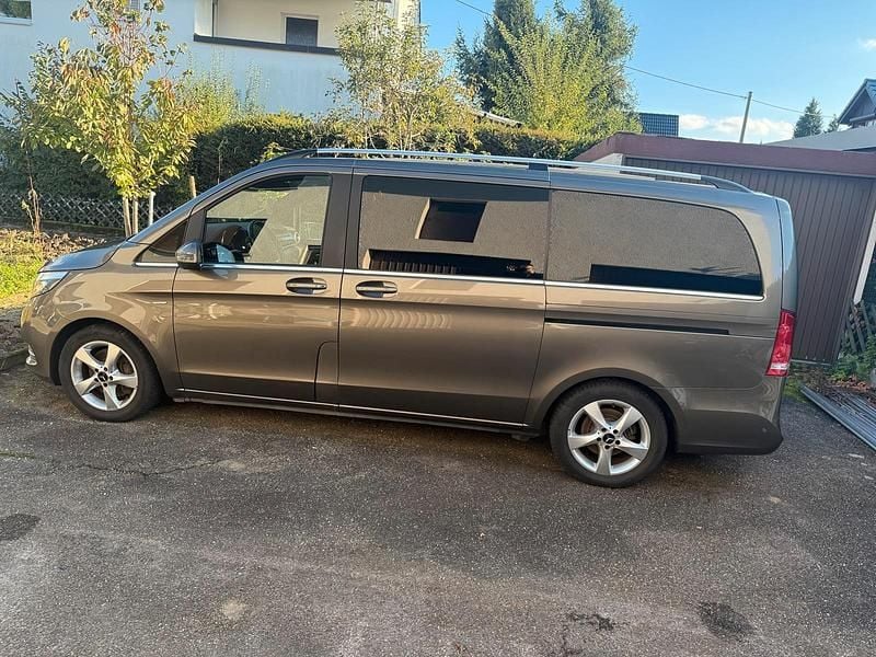 Grau Gebraucht 2014 Mercedes V250 Van / Kleinbus | 34.000 € (Fairer Preis) - Bild 1/4