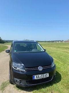 Schwarz Gebraucht 2015 VW Touran Cup Van / Kleinbus | 10.800 € (Fairer Preis) - Bild 1/4