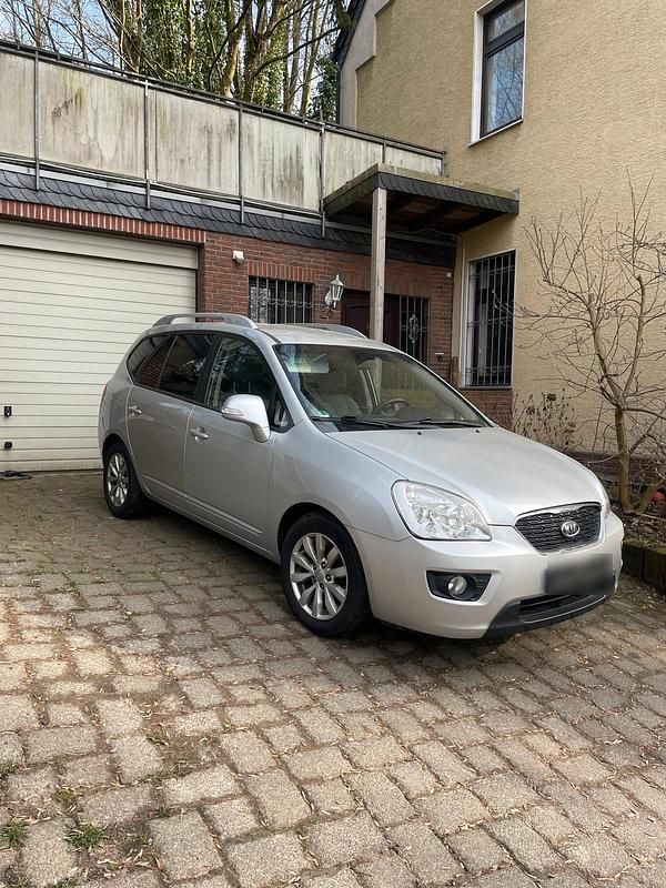 Gebraucht Kia Carens 128 PS (94 kW) 2011 Silber Van / Kleinbus
