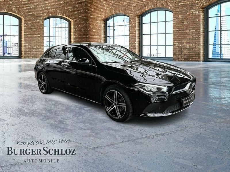 Gebraucht Mercedes CLA200 Shooting Brake 163 PS (119 kW) 2022 Unilack nachtschwarz Kombi