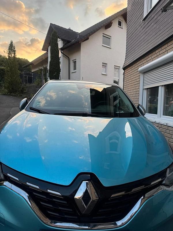 Blau Gebraucht 2021 Renault Captur SUV | 16.500 € - Bild 1/2